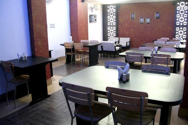 Hotel Blue Moon Guwahati Luaran gambar