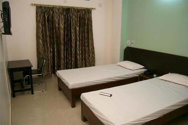 Hotel Blue Moon Guwahati Luaran gambar